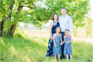 family posing with montana greenery16